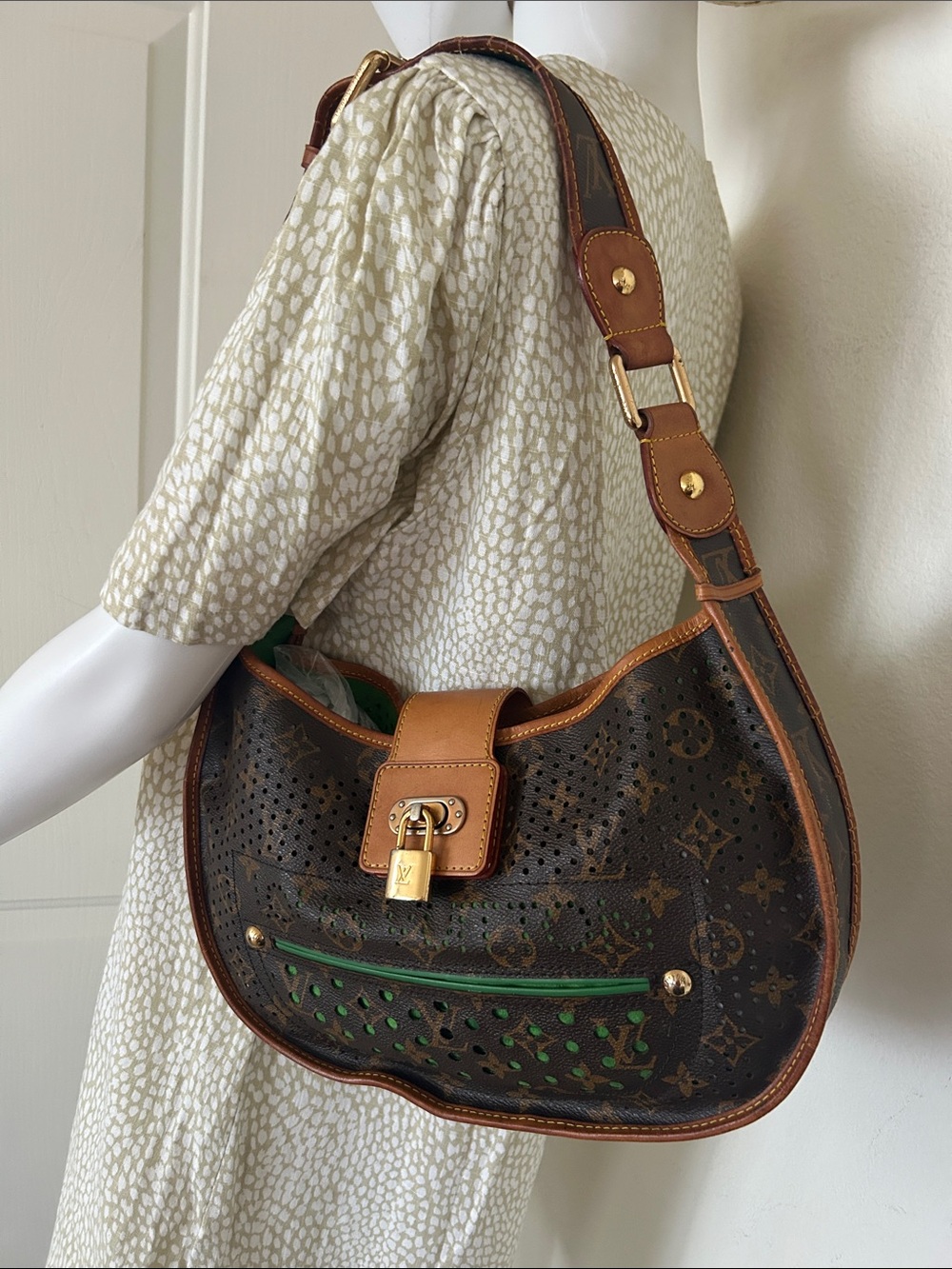 Beautiful Brown Monogram Shoulder Bag with Green Accents - Picture 10 of 17